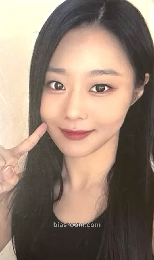 Chaerin Cherry Dash Photocard - Cherry Bullet - Cherry Bullet K-pop photocard
