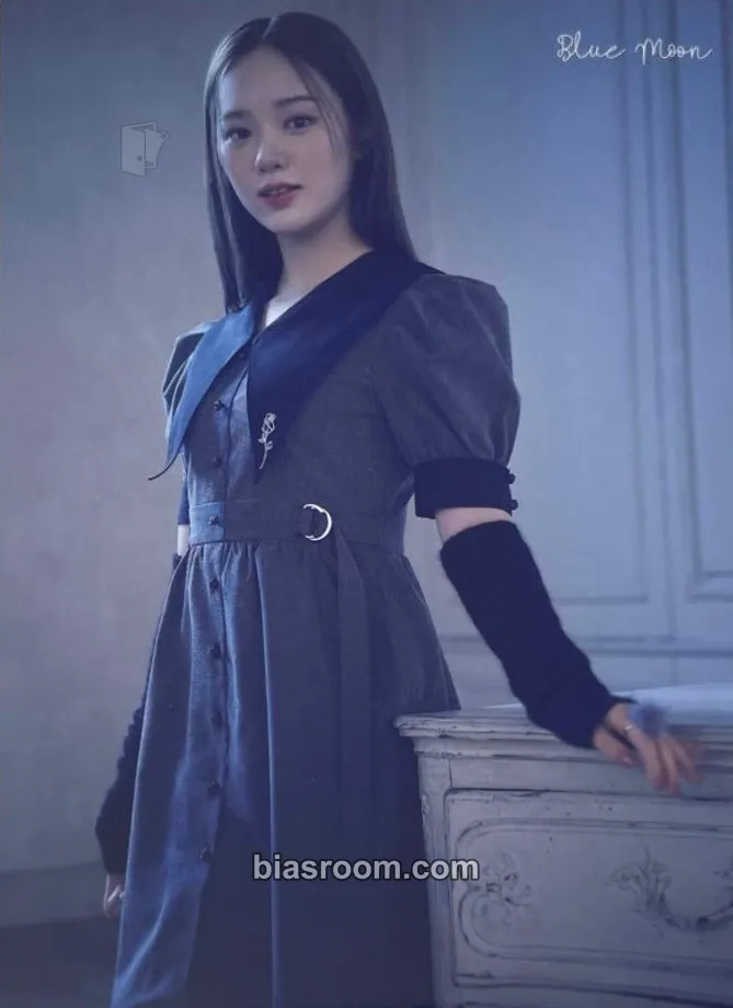 Rio “Blue Moon” official goods Photocard - NiziU - NiziU K-pop photocard