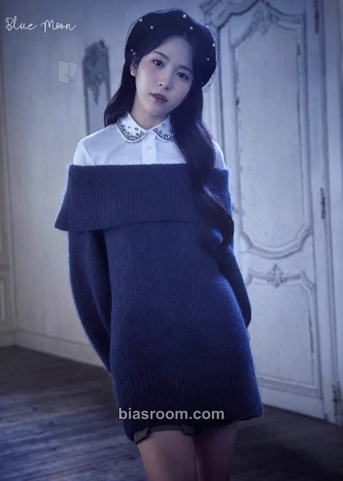 Maya “Blue Moon” official goods Photocard - NiziU - NiziU K-pop photocard