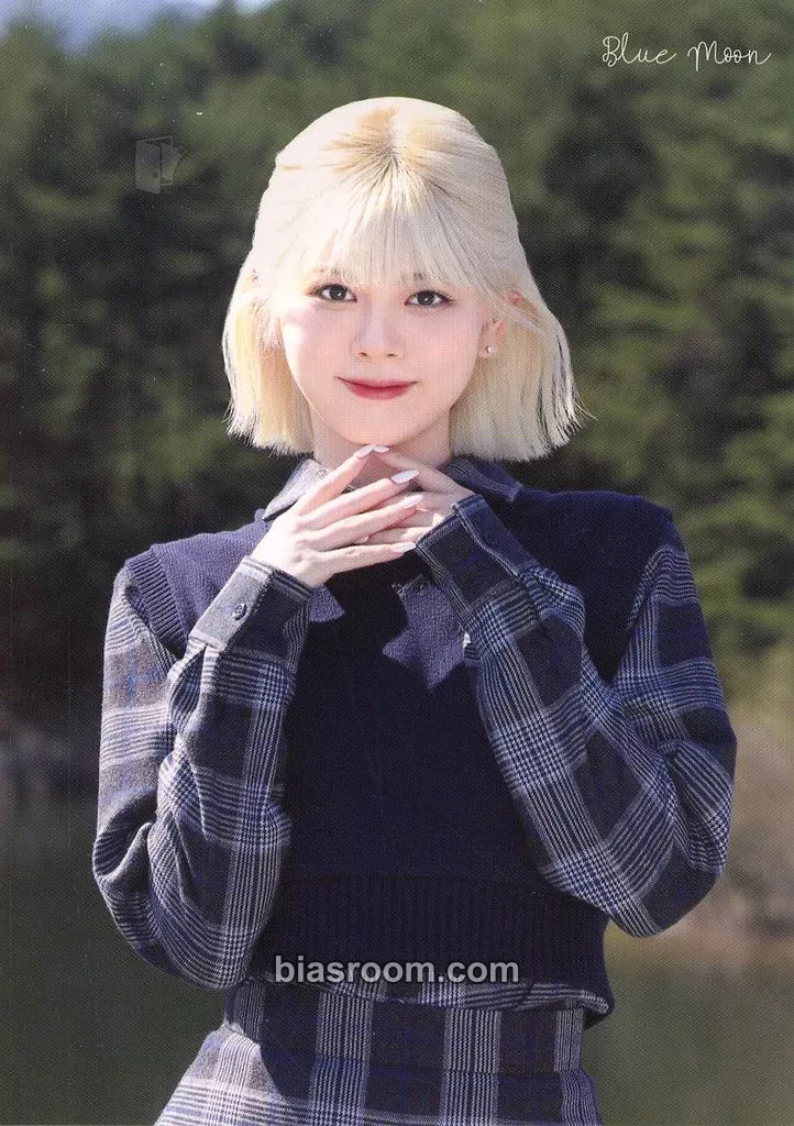 Riku “Blue Moon” official goods Photocard - NiziU - NiziU K-pop photocard