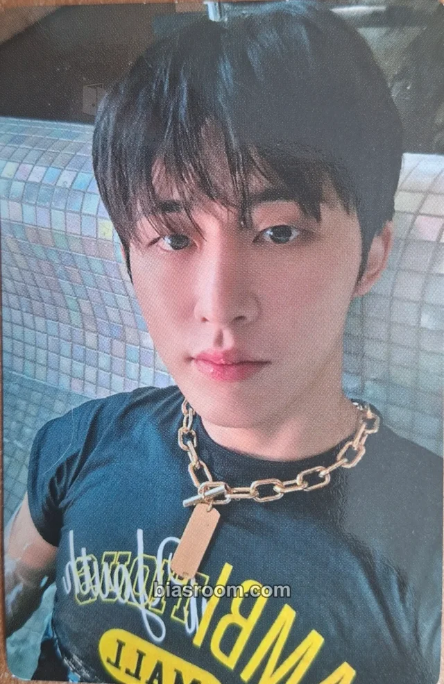 B.I - B.I - Esquire Photobook - Be Identify: 2024 Hype Up Other A version B version C version photobook photocard esquire