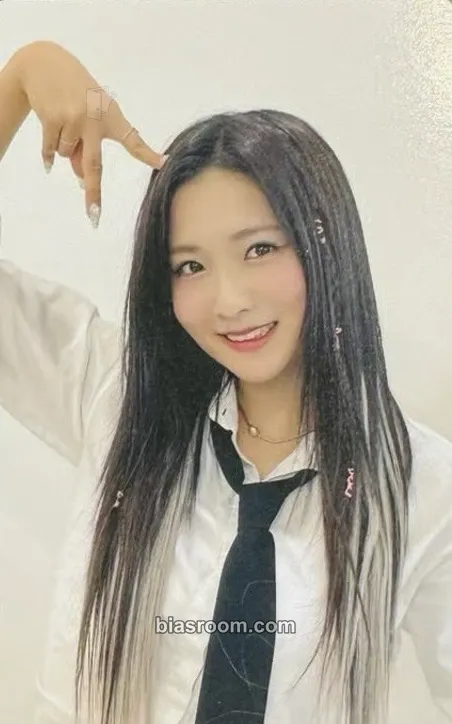 Remi Cherry Dash Photocard - Cherry Bullet - Cherry Bullet K-pop photocard