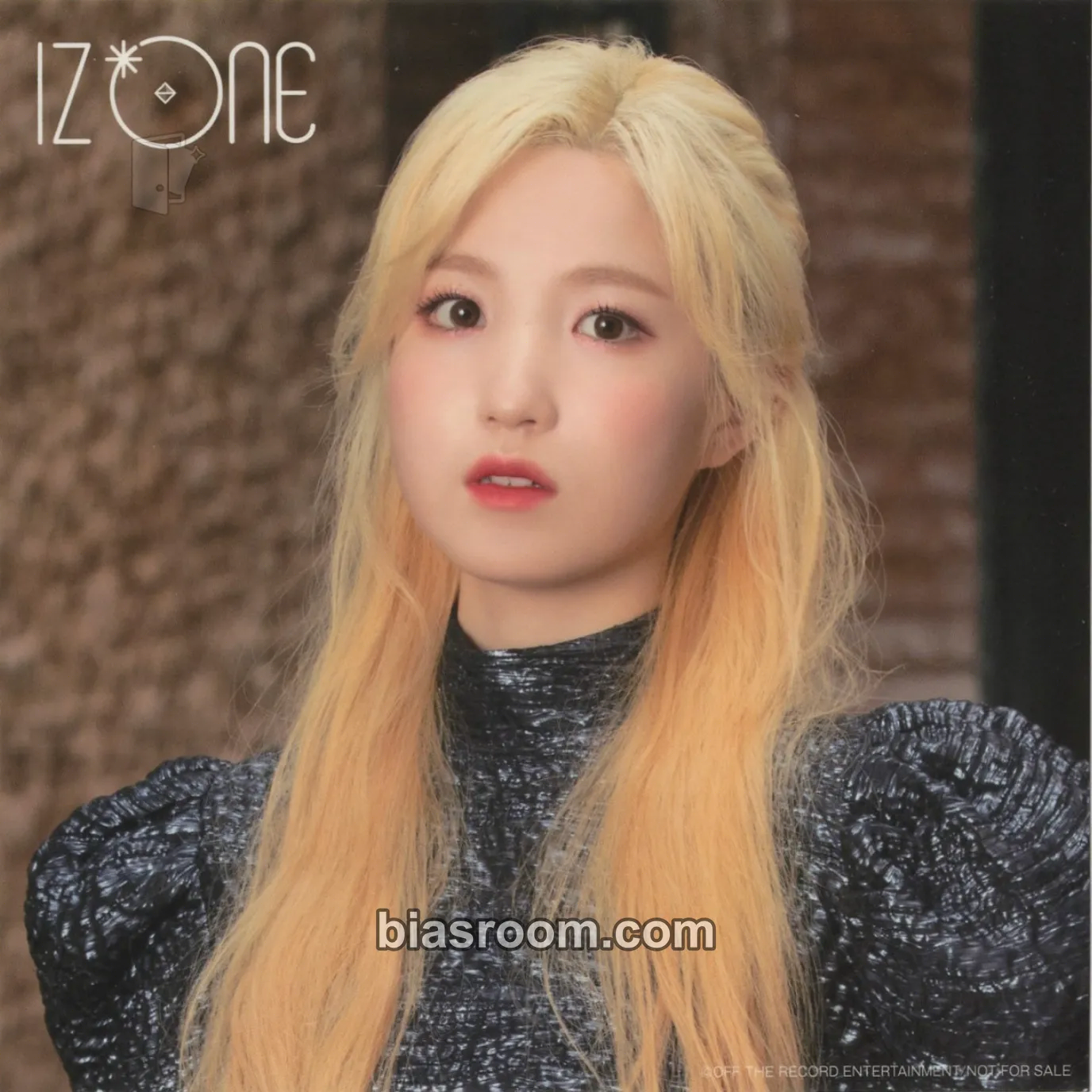 Hitomi EYES ON ME Photocard - IZ*ONE - IZ*ONE K-pop photocard