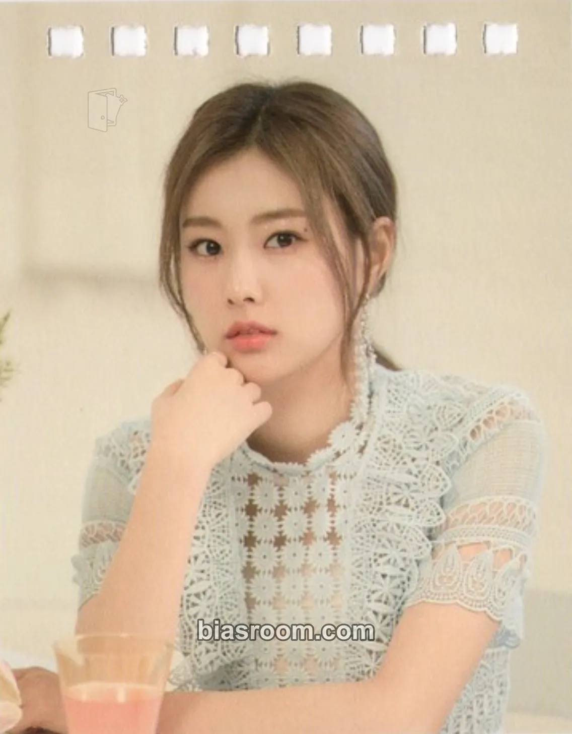 Hyewon 1st PHOTOBOOK “SECRET TIME” Photocard - IZ*ONE - IZ*ONE K-pop photocard