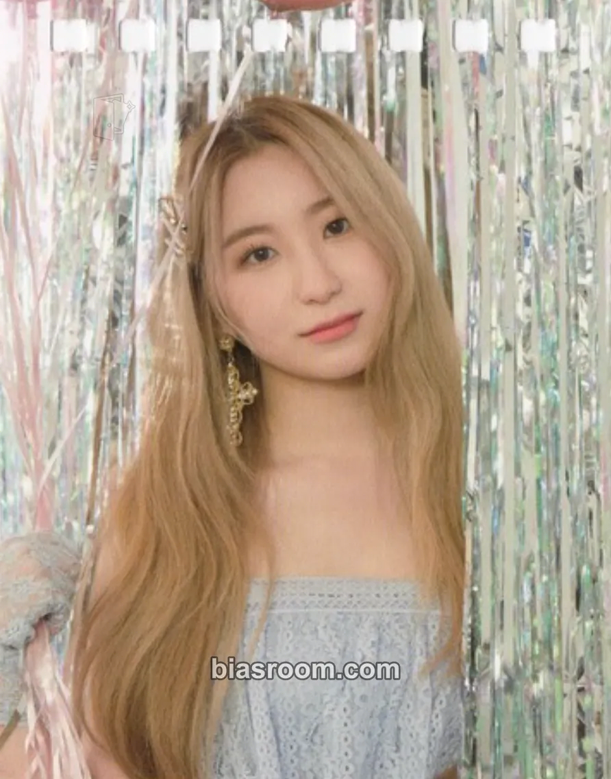 Lee Chaeyeon 1st PHOTOBOOK “SECRET TIME” Photocard - IZ*ONE - IZ*ONE K-pop photocard