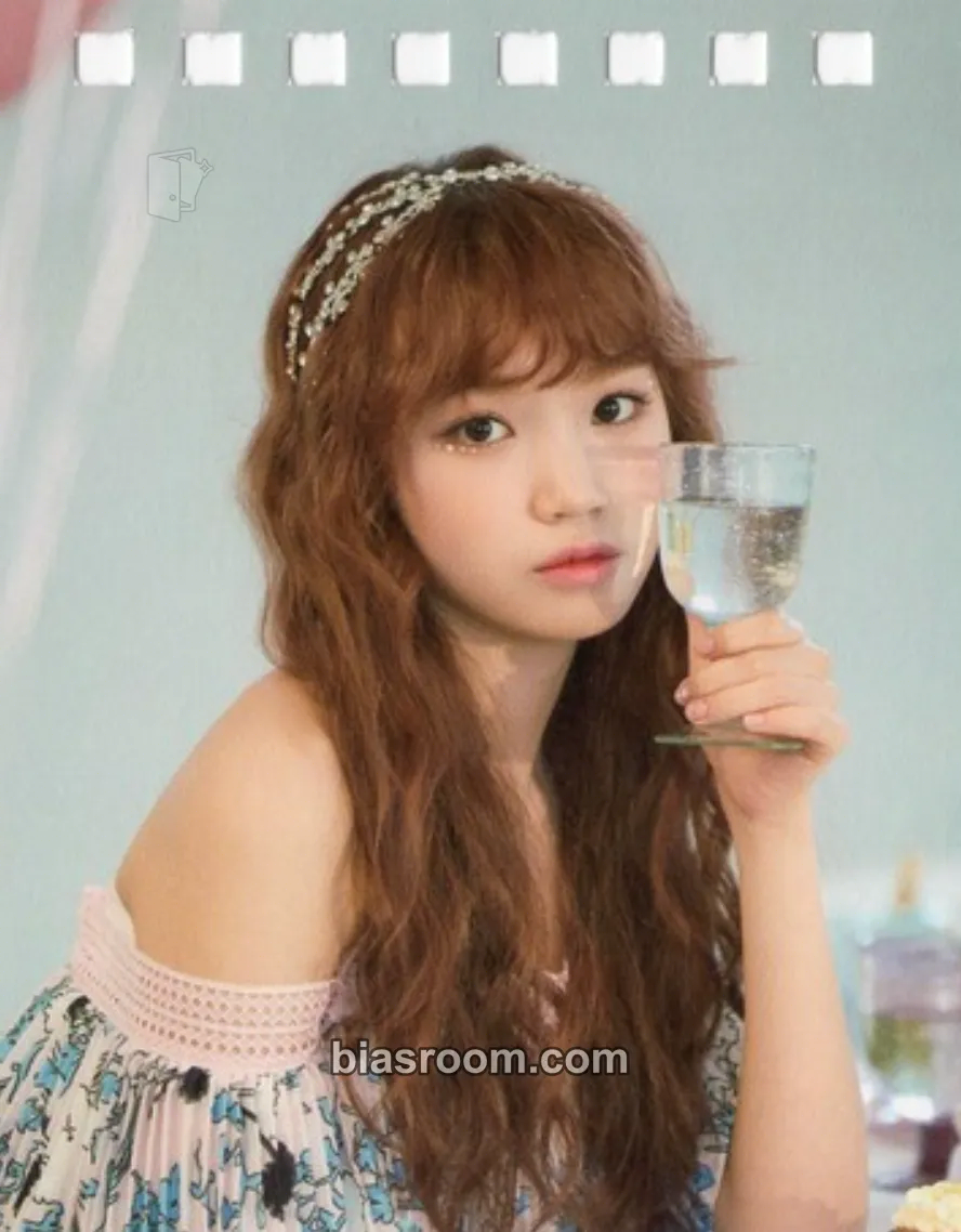 Kim Chaewon 1st PHOTOBOOK “SECRET TIME” Photocard - IZ*ONE - IZ*ONE K-pop photocard