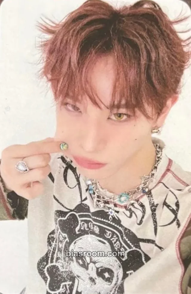 XLOV - Haru - I ONE Album b.stage+ video call (fancall) group round 3 bad image - replace