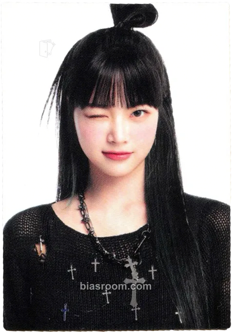 Hong Eunchae 'Fearnada' 2023 S/S Photocard - LE SSERAFIM - LE SSERAFIM K-pop photocard