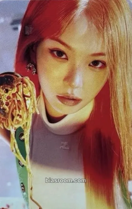 Kim Chaewon SPAGHETTI Photocard - LE SSERAFIM - LE SSERAFIM K-pop photocard