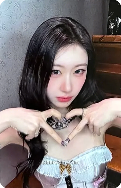 Chaeryeong Motto Photocard - ITZY - ITZY K-pop photocard