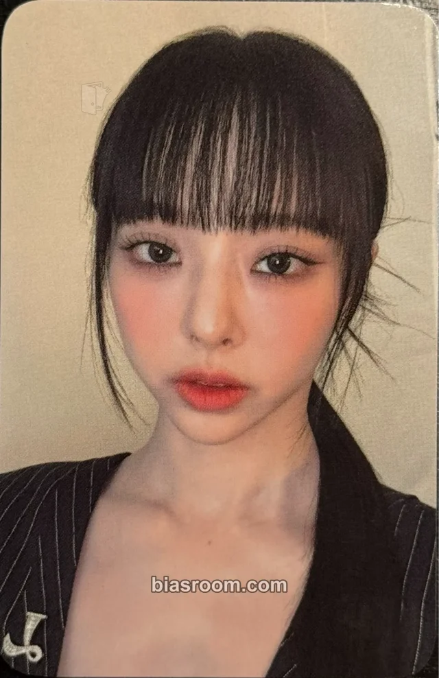 Loossemble - ViVi - Loossemble 1st Fan-Con: Make a Voyage Event merch photocard badge