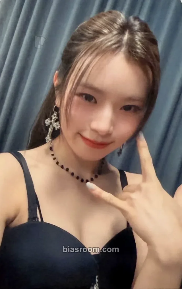 I:MOND - Miku - Under My Album album photocard
