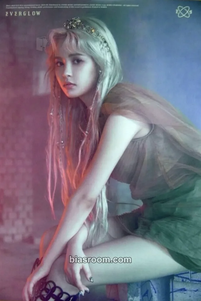 EVERGLOW - E:U - Hush Album poster