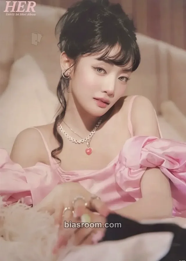 i-dle - Minnie - HER Album poster vinyl version pob (pre-order benefit) supplemental