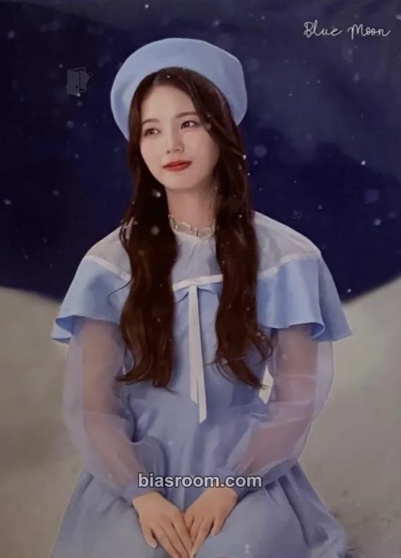 Ayaka “Blue Moon” official goods Photocard - NiziU - NiziU K-pop photocard
