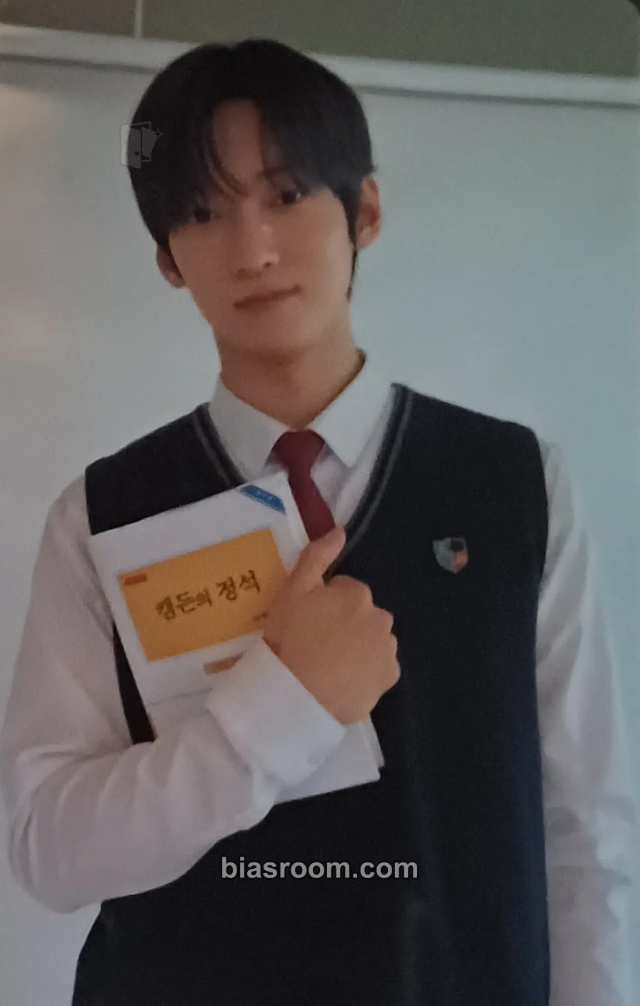 Kamden Introduction to Na Kamden Photocard - AMPERS&ONE - AMPERS&ONE K-pop photocard