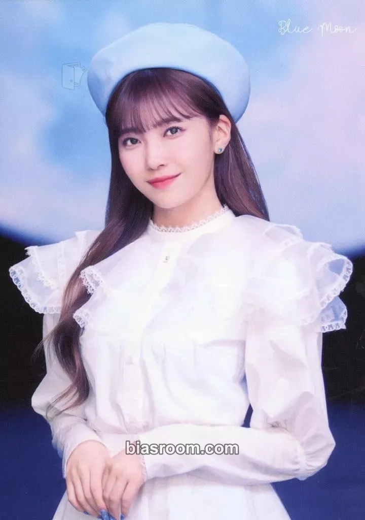 Mayuka “Blue Moon” official goods Photocard - NiziU - NiziU K-pop photocard