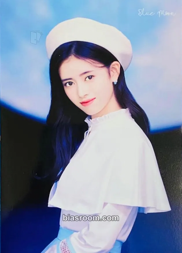 Rima “Blue Moon” official goods Photocard - NiziU - NiziU K-pop photocard