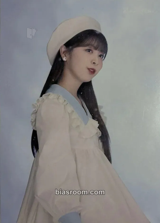 Miihi “Blue Moon” official goods Photocard - NiziU - NiziU K-pop photocard