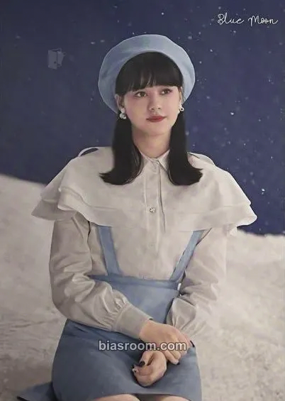 Nina “Blue Moon” official goods Photocard - NiziU - NiziU K-pop photocard