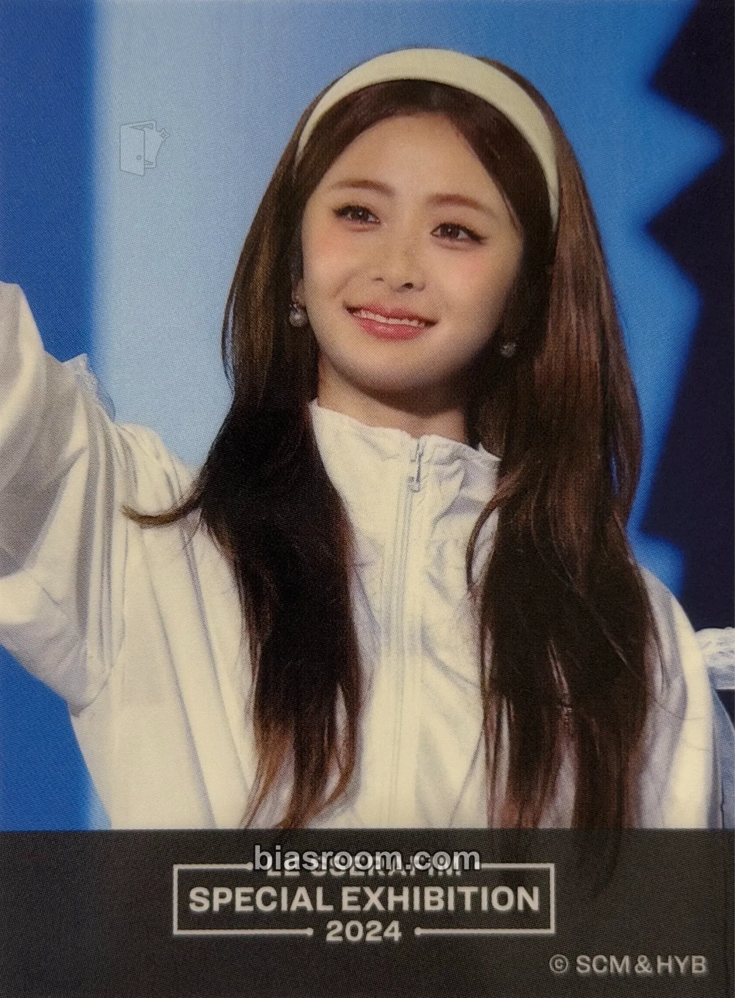Huh Yunjin 2024 HMV JP Special Exhibition Photocard - LE SSERAFIM - LE SSERAFIM K-pop photocard
