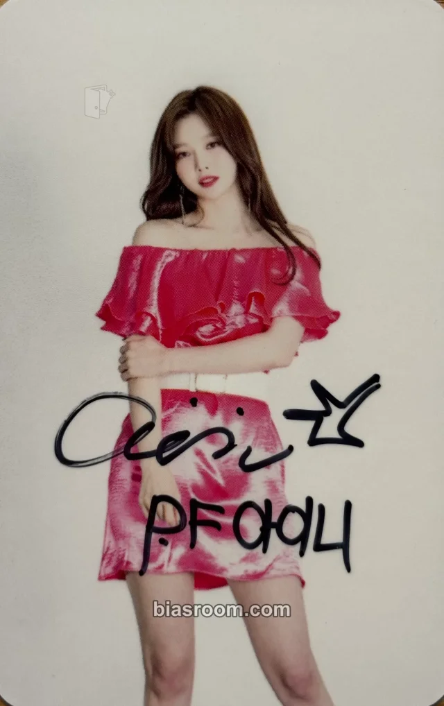 PinkFantasy - Aini - Luvit! All Your Fantasy Photobook Other autographed pob (pre-order benefit)