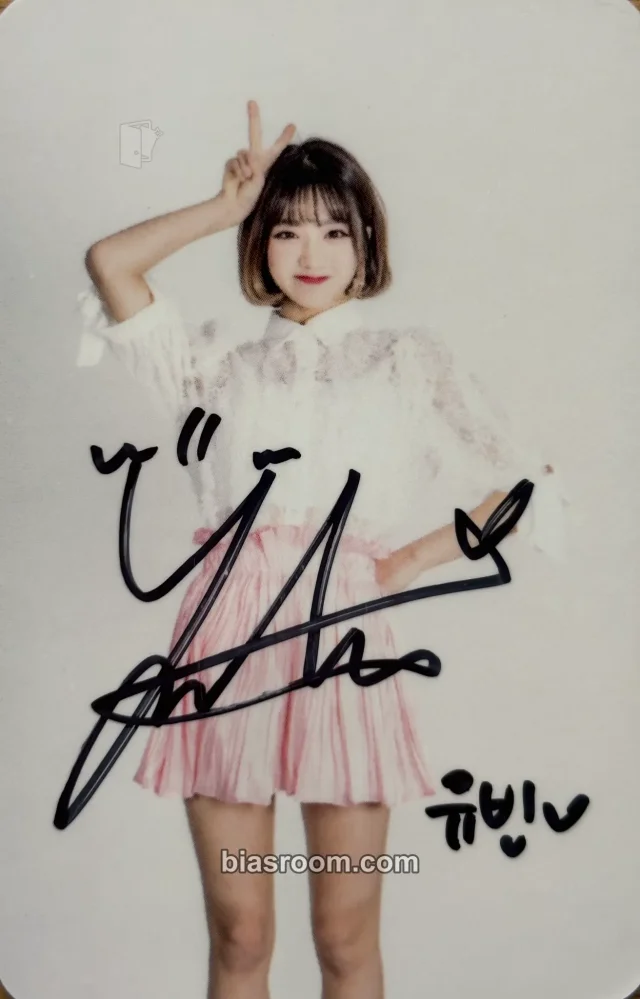 PinkFantasy - Yubeen - Luvit! All Your Fantasy Photobook Other autographed pob (pre-order benefit)