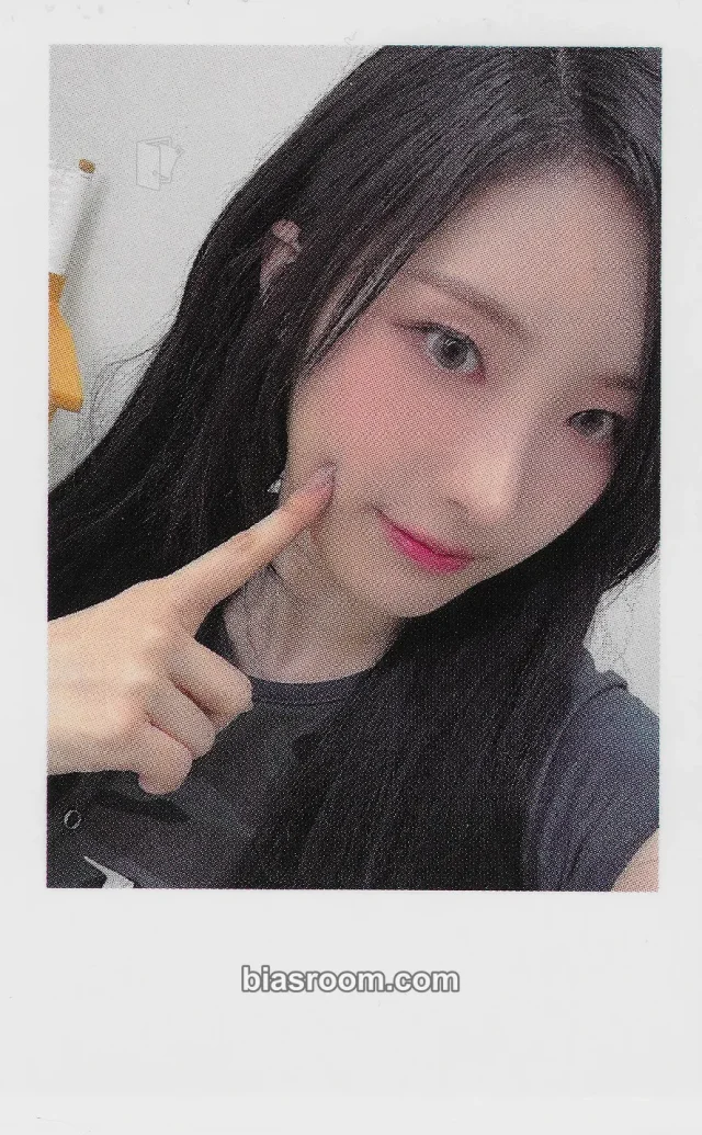 ARTMS - HaSeul - Club Icarus Album jjmuze (jj muze) round 2 polaroid group video call (fancall)