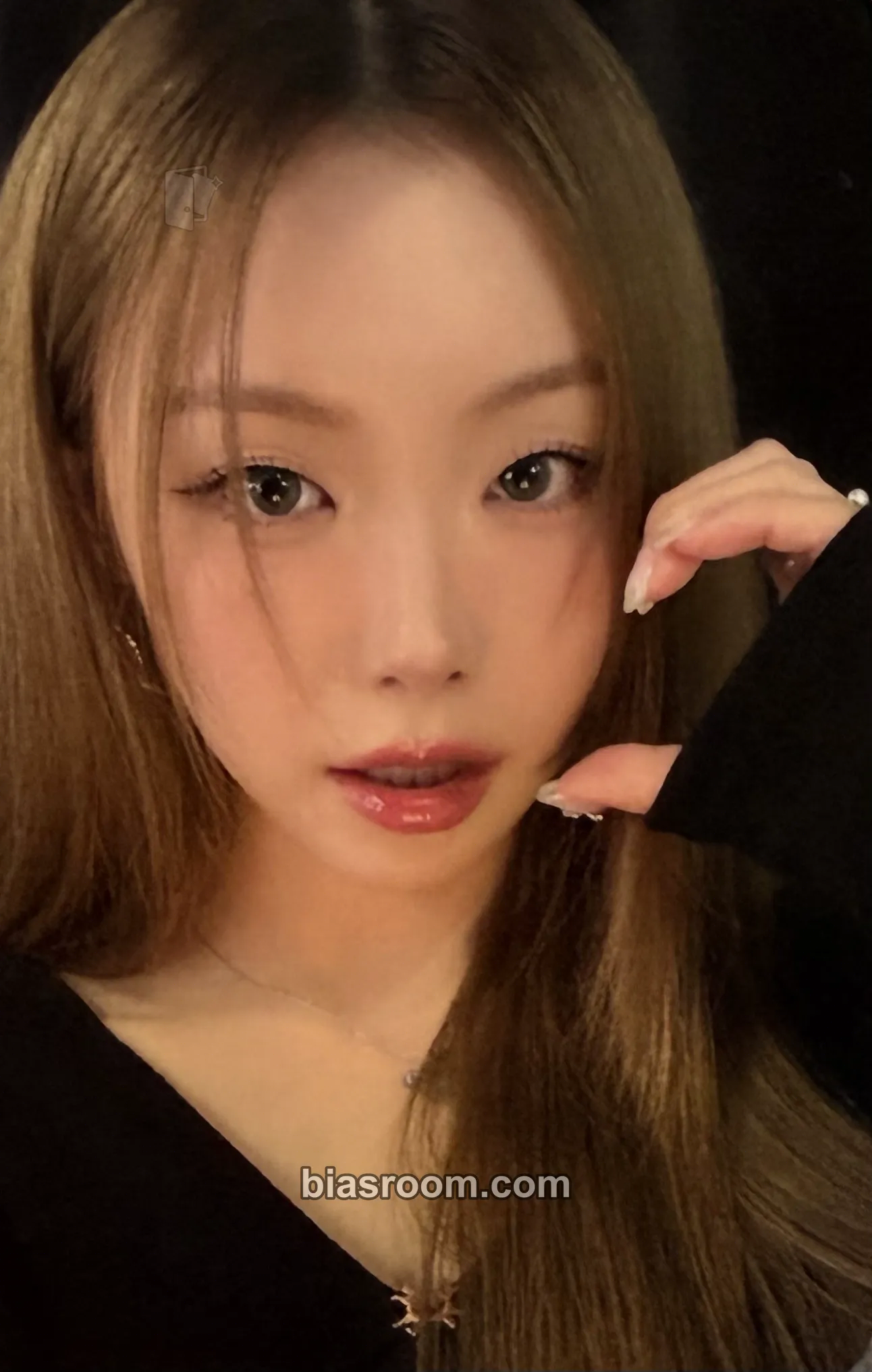 Suhyeon 1st World Tour 'Our Flowerld (Belllie've You)' Photocard - Billlie - Billlie K-pop photocard