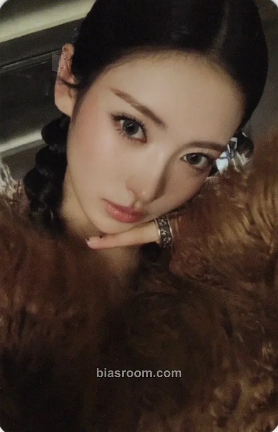 Anna BITE NOW Photocard - MEOVV - MEOVV K-pop photocard