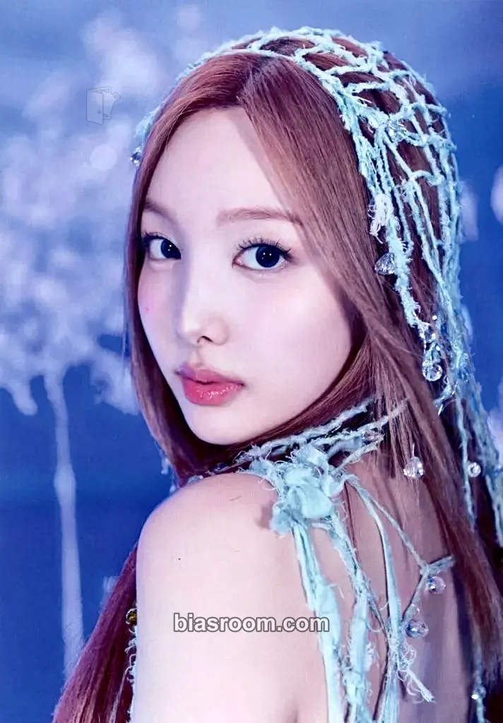 Nayeon DIVE Photocard - TWICE - TWICE K-pop photocard