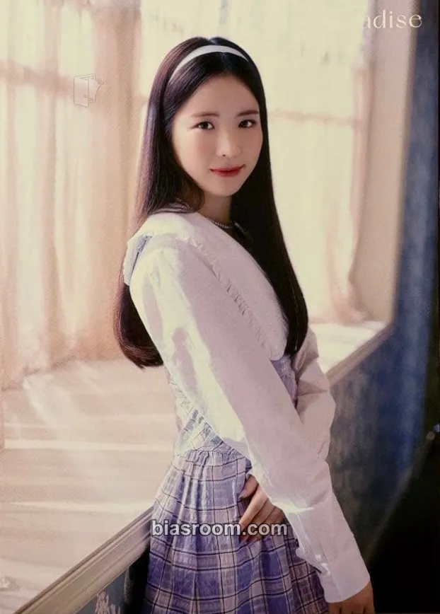 Maya “Paradise” official goods Photocard - NiziU - NiziU K-pop photocard
