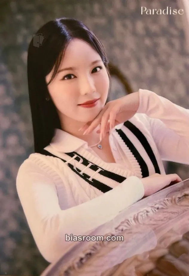 Ayaka “Paradise” official goods Photocard - NiziU - NiziU K-pop photocard