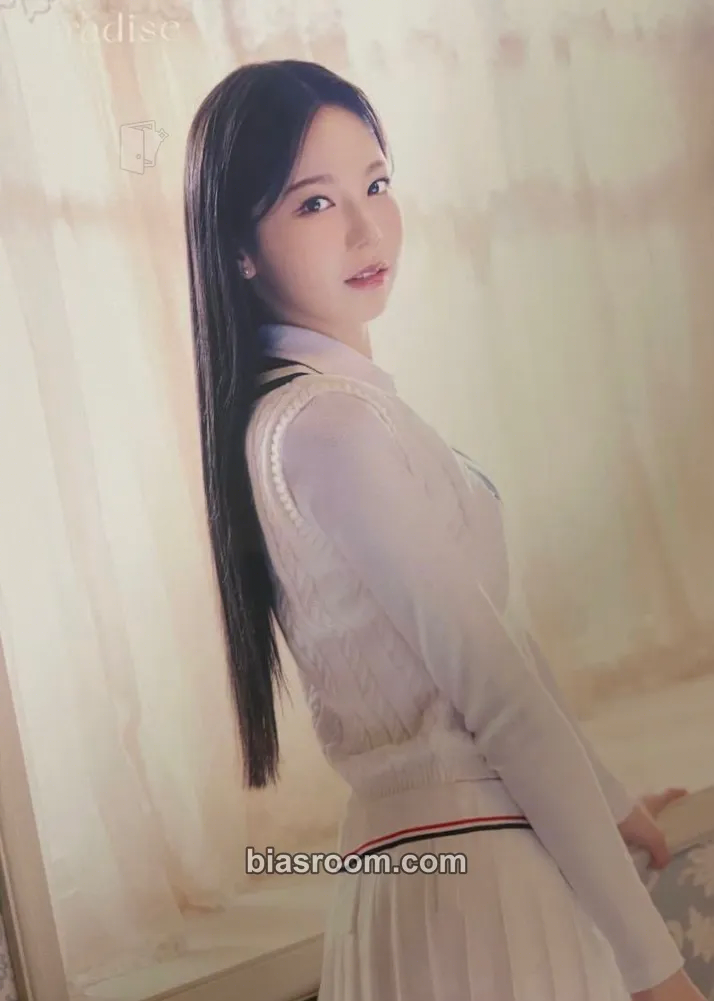 Ayaka “Paradise” official goods Photocard - NiziU - NiziU K-pop photocard
