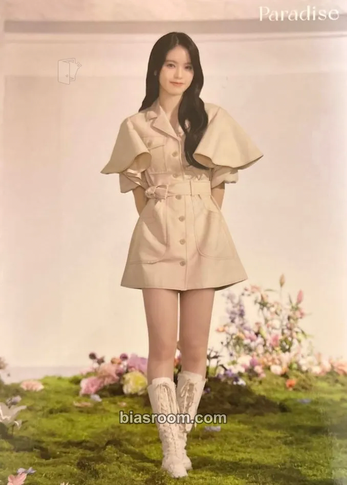 Ayaka “Paradise” official goods Photocard - NiziU - NiziU K-pop photocard