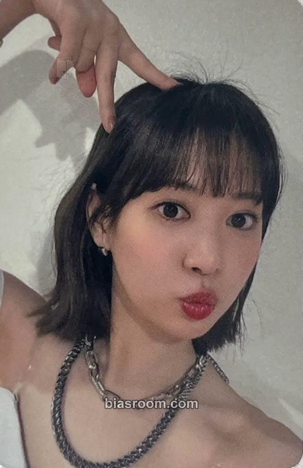 Bora Cherry Dash Photocard - Cherry Bullet - Cherry Bullet K-pop photocard