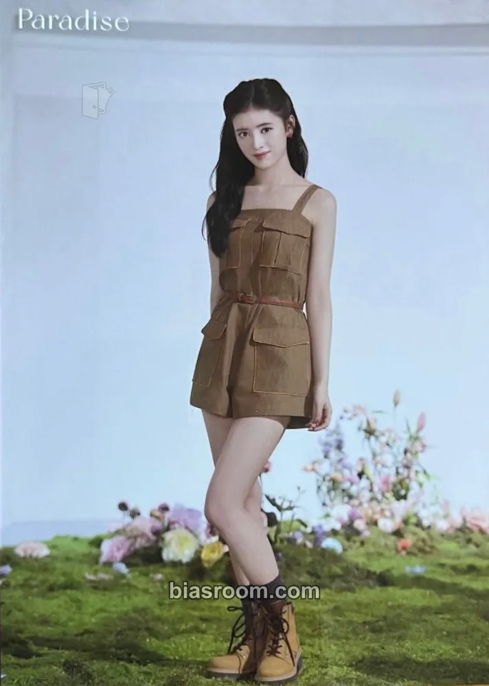Rima “Paradise” official goods Photocard - NiziU - NiziU K-pop photocard