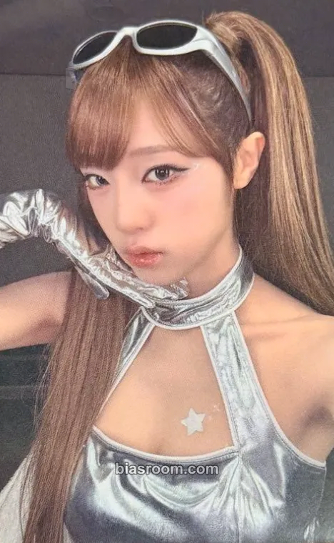 Yena 2026 Yena 1st Live Tour “So Near, Yet So Far, Another Wo2ld!” Photocard - Yena K-pop photocard