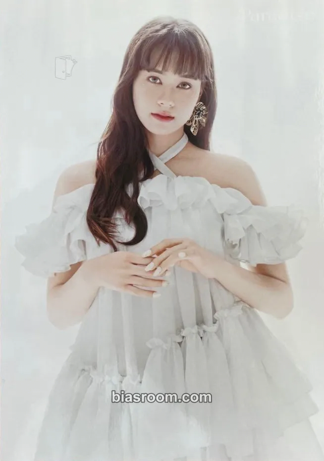 Nina “Paradise” official goods Photocard - NiziU - NiziU K-pop photocard