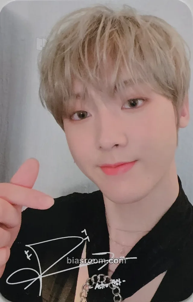 ASTRO - Yoon San-ha - Blue Flame Album pop-up exclusive myeongdong printed signature withdrama pop-up store concept zone photocard set