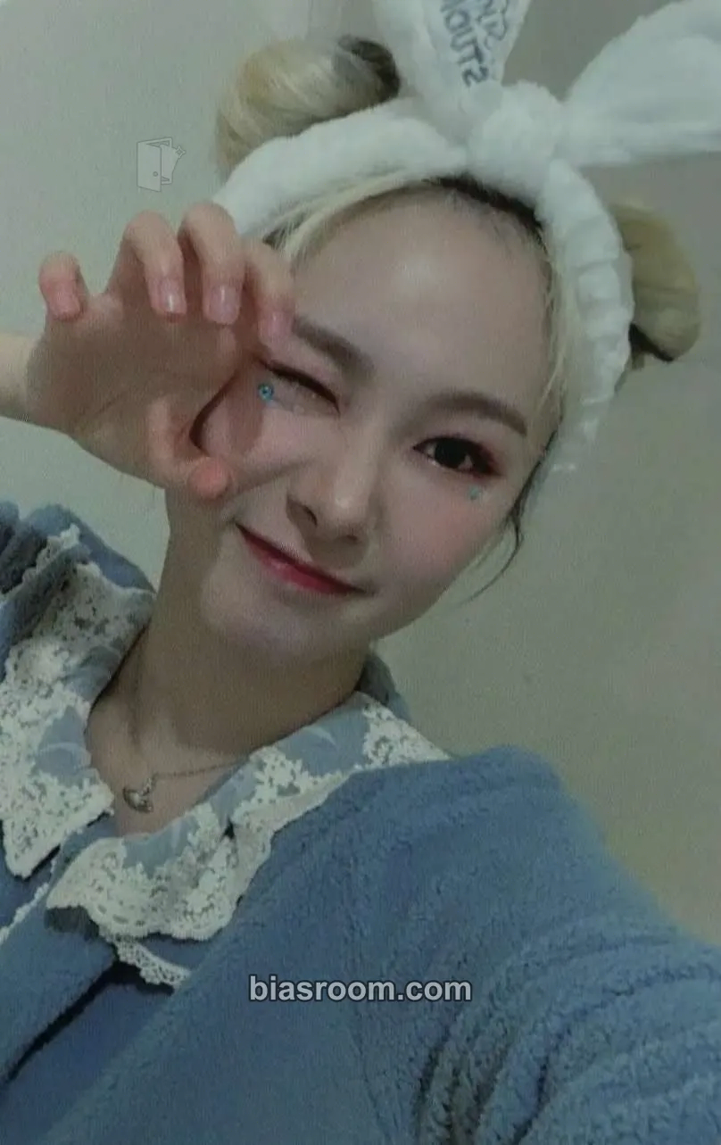 Mia Return of The Girl Photocard - EVERGLOW - EVERGLOW K-pop photocard