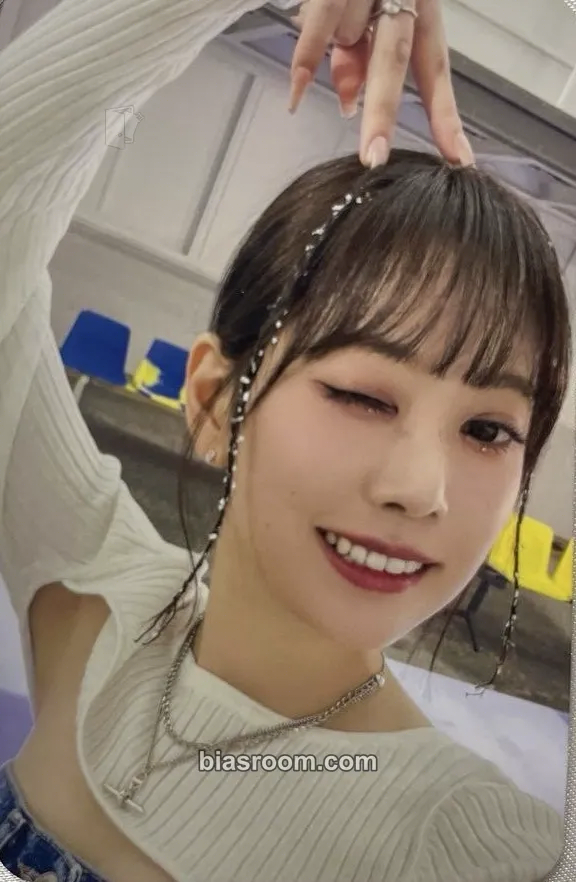 Bora Cherry Dash Photocard - Cherry Bullet - Cherry Bullet K-pop photocard