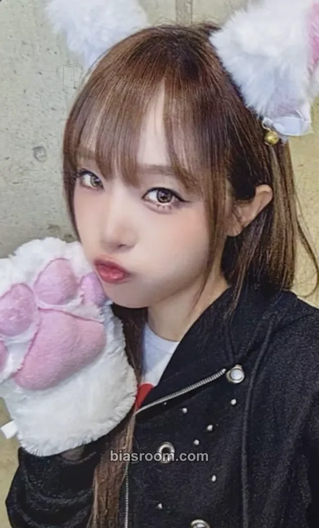 Yena - Yena - Blooming Wings Album pob (pre-order benefit)