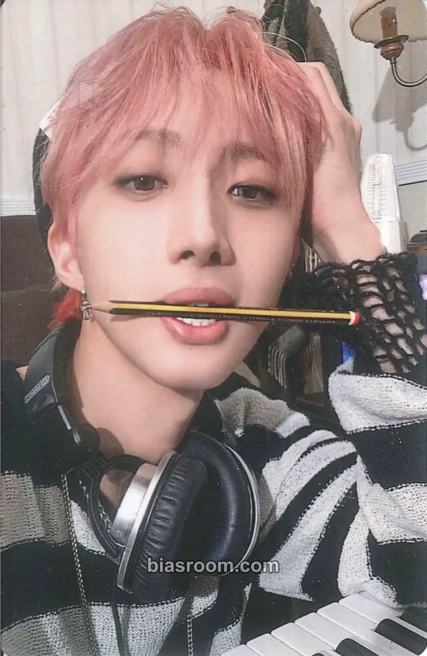 Hui WHU IS ME : Complex Photocard - PENTAGON - PENTAGON K-pop photocard