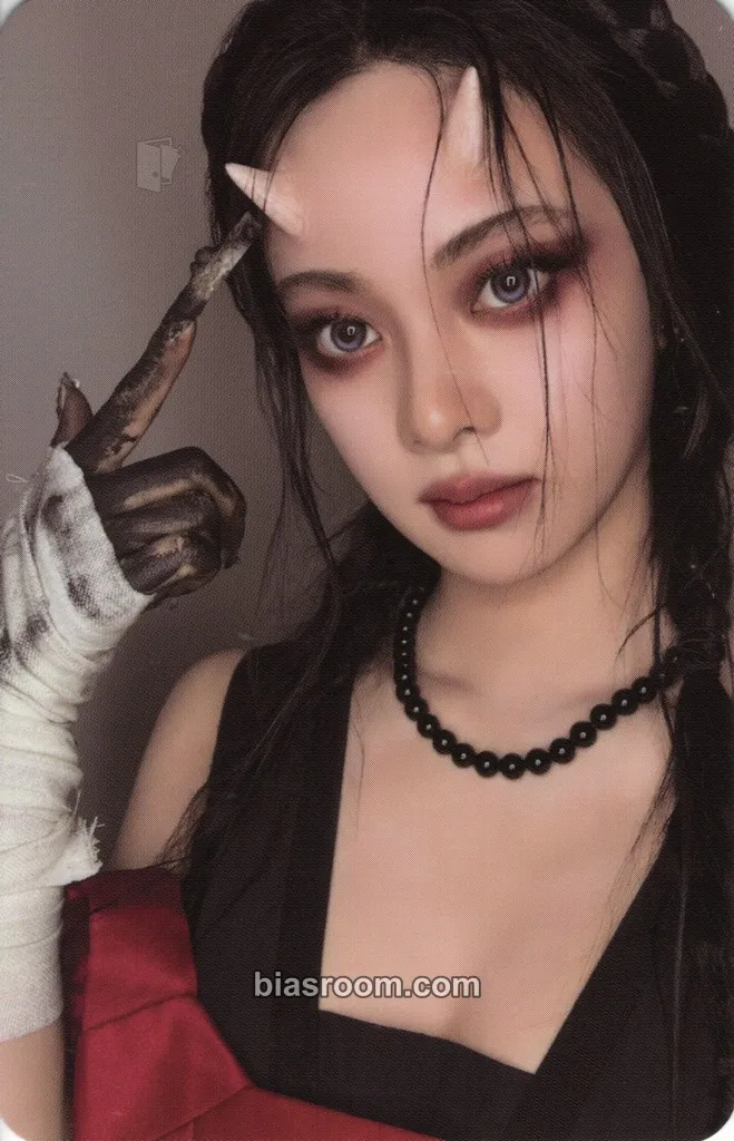 A’Mei ~ of the world ~ Photocard - Cosmosy - Cosmosy K-pop photocard