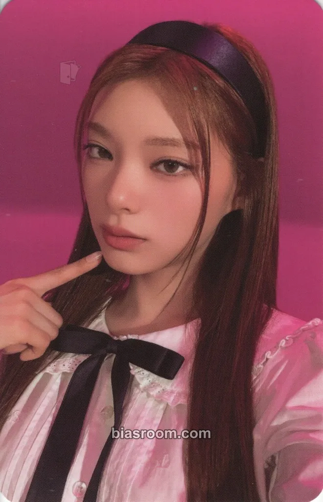 Himesha ~ of the world ~ Photocard - Cosmosy - Cosmosy K-pop photocard