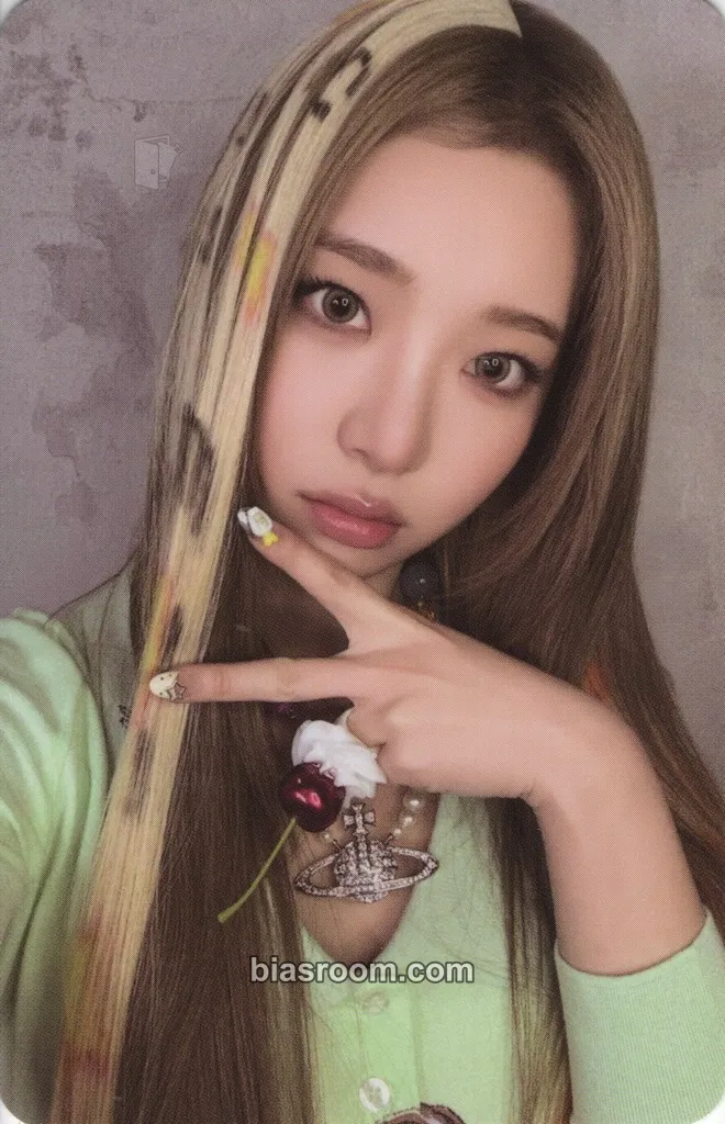 De_Hana ~ of the world ~ Photocard - Cosmosy - Cosmosy K-pop photocard