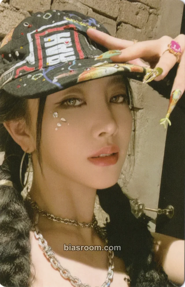 R.E.D - Qiana - 釉 (Glaze) Album album photocard B version