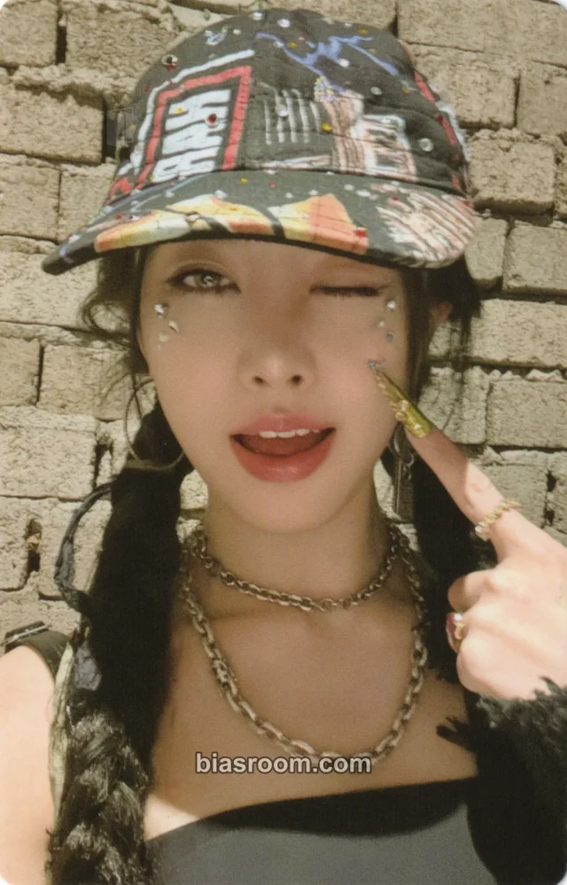 R.E.D - Qiana - 釉 (Glaze) Album album photocard B version