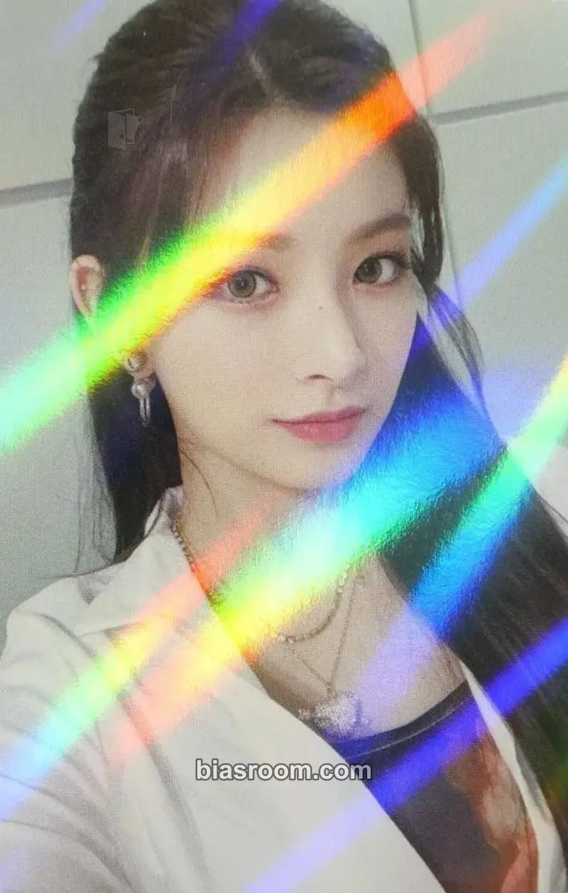 Yiren Return of The Girl Photocard - EVERGLOW - EVERGLOW K-pop photocard